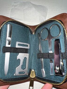 Goodfellow & Co Chestnut Brown Leather Zip Grooming Kit Unused
